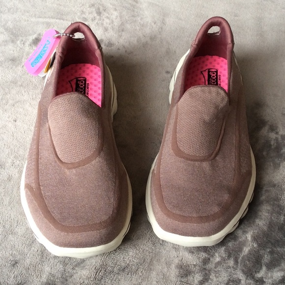 what socks to wear with skechers go walk